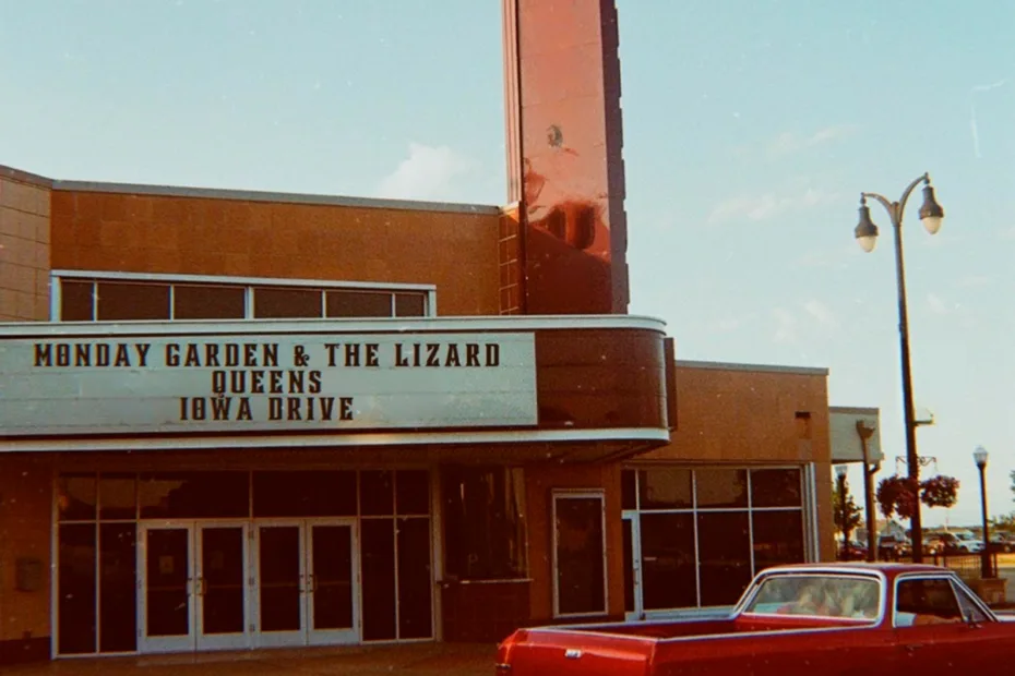 MONDAY GARDEN / “Iowa Drive”