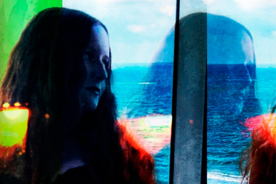 SARA DIANA / “filthy happy” y “she lives”