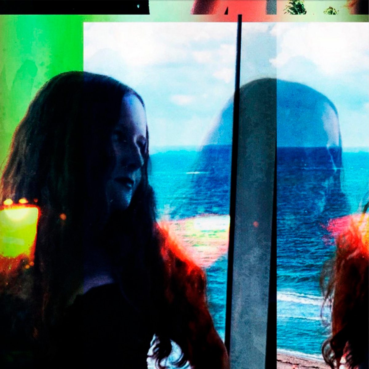 SARA DIANA / “filthy happy” y “she lives”