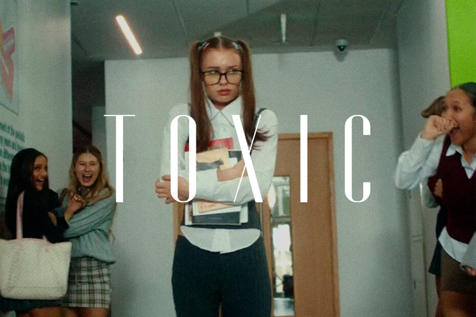 NICOLE OBARZANEK / “Toxic”