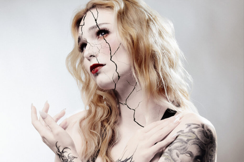 AVALON STONE / “Into The Rain”