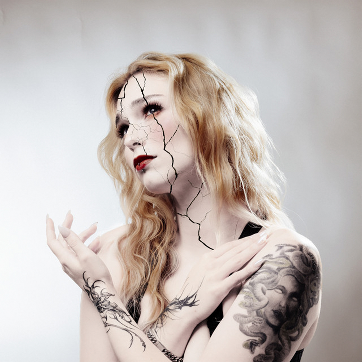 AVALON STONE / “Into The Rain”