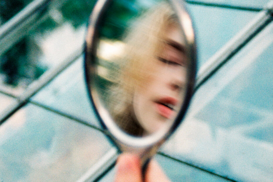 CORAL HEAD / “Walking By”